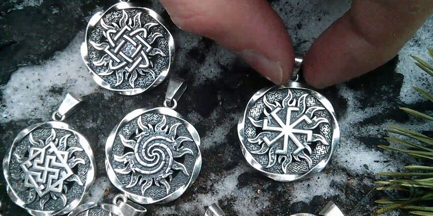 Bohatstvo priťahujúce slovanské amulety vyrobené zo striebra