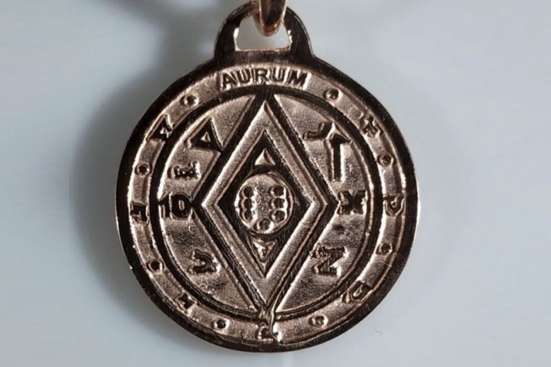 runový amulet na prilákanie peňazí