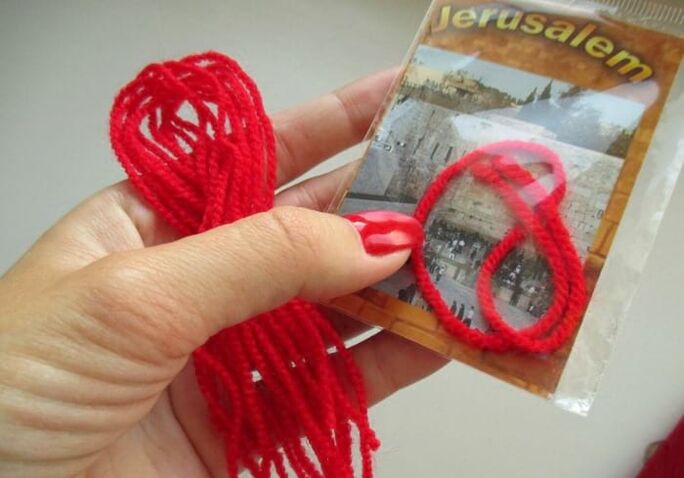 červená niť z Izraela ako amulet šťastia