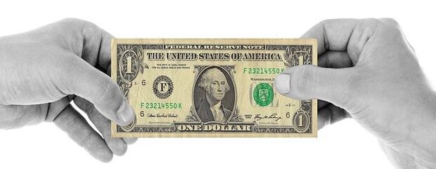 Zložte bankovku do trojuholníka a vytvorte šťastný dolár